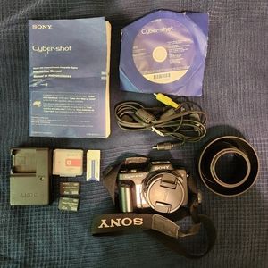 Sony digital camera- DSC H10